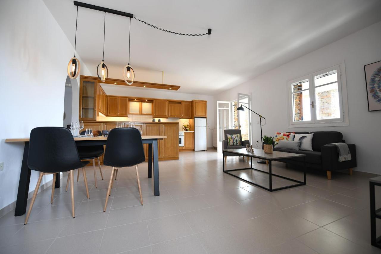 Amazing 2 Bedroom Apartment Overlooking The Marina Of Vourkárion Zewnętrze zdjęcie