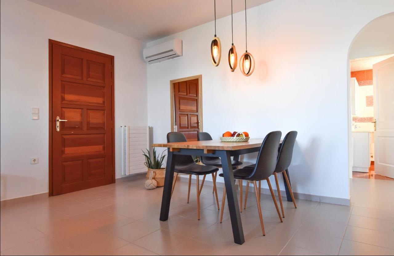 Amazing 2 Bedroom Apartment Overlooking The Marina Of Vourkárion Zewnętrze zdjęcie